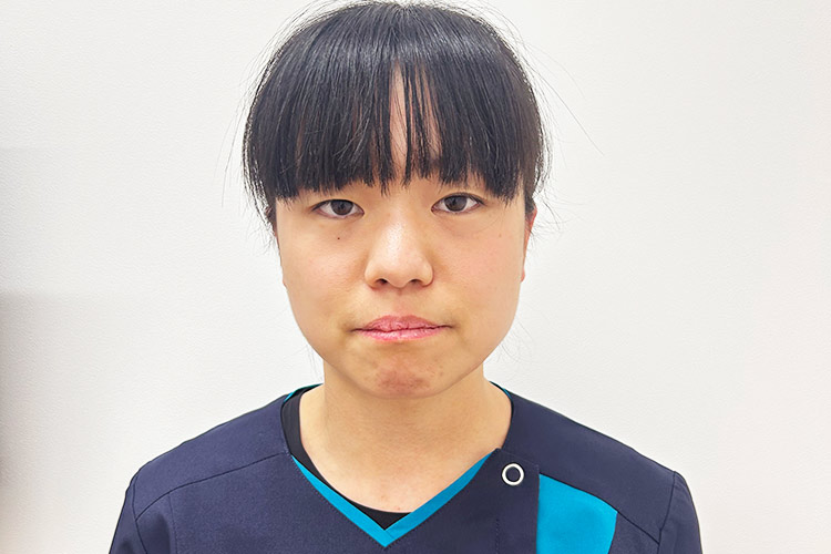 歯科医師　中園 真衣